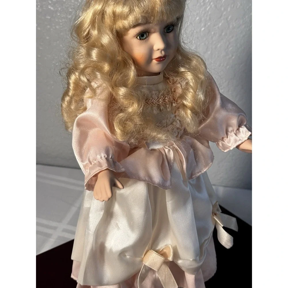 Lt Brown Hair Green Eyes Decorative Porcelain Doll Collection With Pink Outfit